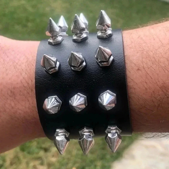 Black Leather Punk Goth Rock Triple Spike Metal Stud Snap Cuff Bracelet NWT - Picture 1 of 4